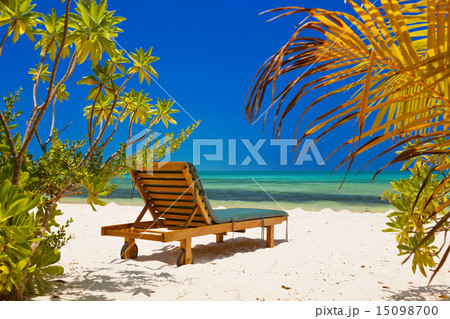 Loungers on Maldives beach 15098700