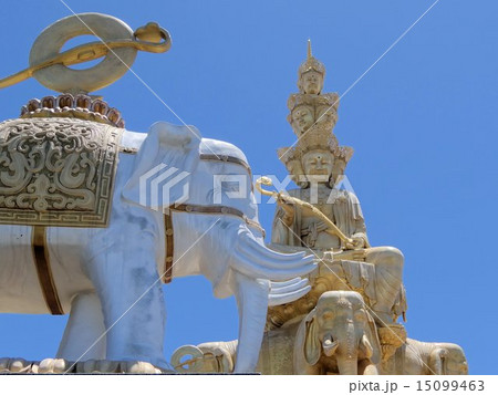 中国 峨眉山 金頂 十方普賢菩像の写真素材 [15099463] - PIXTA