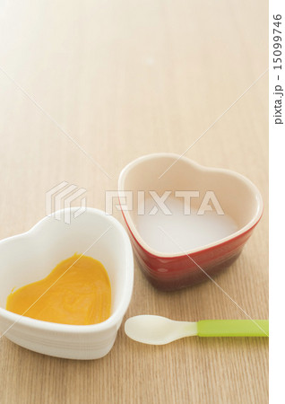 離乳食　おかゆと野菜 15099746