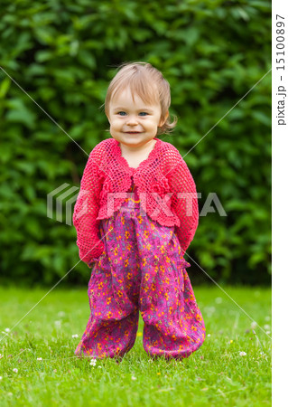 Little girl in the park 15100897