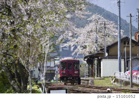 上り列車郡上大和駅到着01 15101052