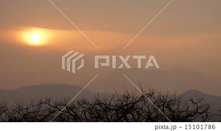 黄砂の夕景信州 15101786