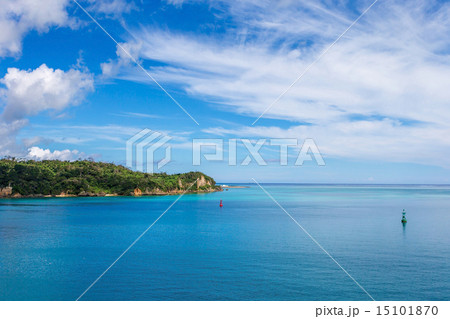 沖縄 (7月 古宇利島 古宇利大橋 夏 青い海 青い空) 沖縄 (7月 古宇利島 古宇利大橋 夏 青い海 青い空) 15101870