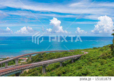 沖縄 (7月 ニライカナイ橋 夏 青い海 青い空) 沖縄 (7月 ニライカナイ橋 夏 青い海 青い空) 15101879