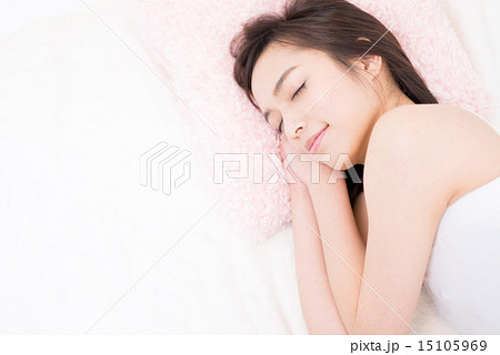寝る女性の写真素材