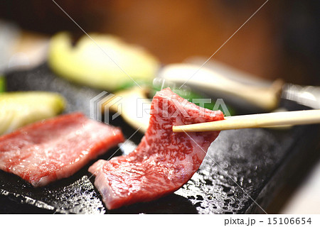 焼肉イメージ　霜降り　和牛　贅沢　大人の旅 15106654