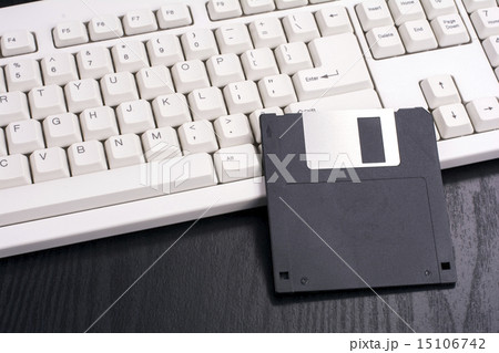 キーボードとフロッピーディスク 15106742