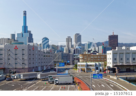 神戸 新港第3突堤から見る街並み 15107611