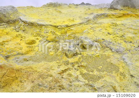 sulphur spring in vulcano 15109020