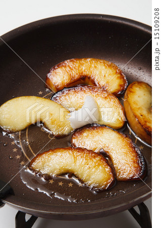 ココナツオイルの焼きリンゴ ココナツオイルの焼きリンゴ 15109208