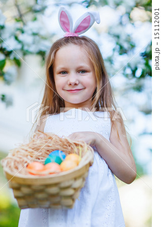 Little girl with Easter eggs Little girl with Easter eggs 15112001