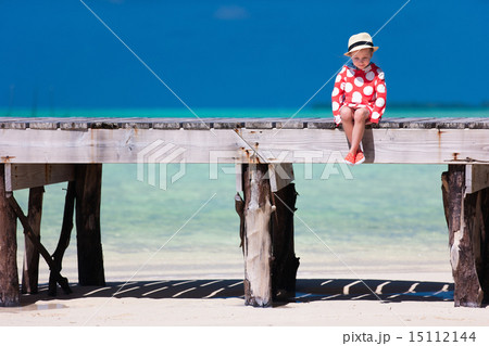 Adorable little girl at beach Adorable little girl at beach 15112144