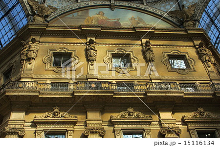 イタリア、ミラノの応接間、ガレリア・ヴィットリオ・エマヌエーレ2世アーケード 15116134