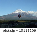 富士山と気球 15116209