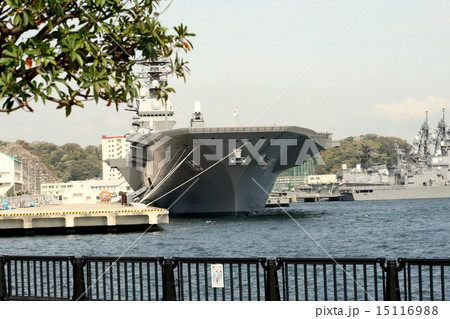 横須賀に配属された巨大護衛艦「いずも」の入港風景 15116988