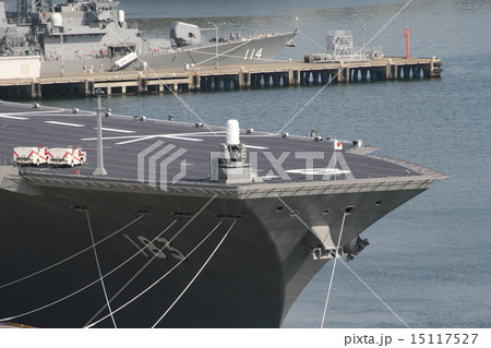 横須賀に配属された巨大護衛艦「いずも」の入港風景 15117527