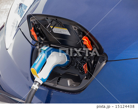 電気自動車の充電 15124438