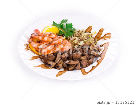Shrimp salad with mushrooms 15125323