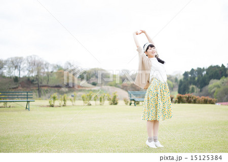 背伸び 女性 背伸び 女性 15125384