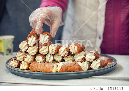 Cannoli pile on the tray 15131134