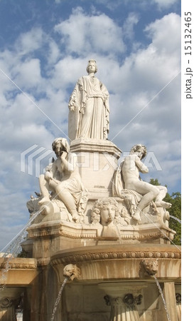 ニームの噴水 15132465