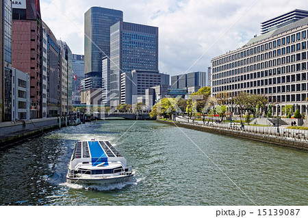 大阪市役所と水上バス 大阪市役所と水上バス 15139087