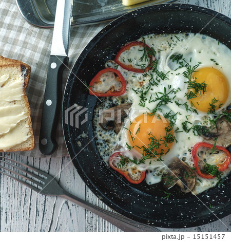 Fried egg for breakfast in the countryside. 15151457