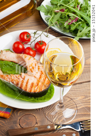 Grilled salmon and white wine Grilled salmon and white wine 15152041