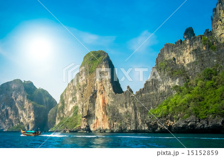 Cliff and the clear sea 15152859