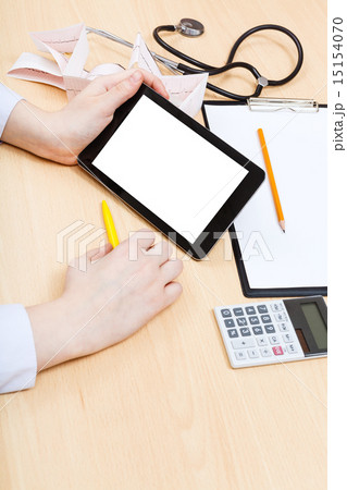 doctor calculates on tablet pc with cutout screen 15154070