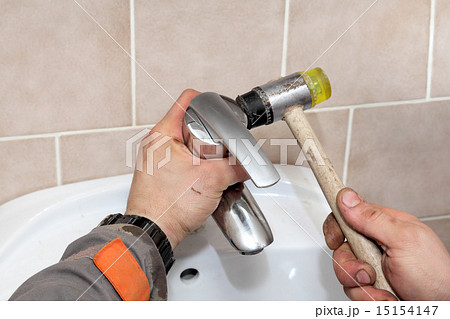 Plumber fixing water tap 15154147