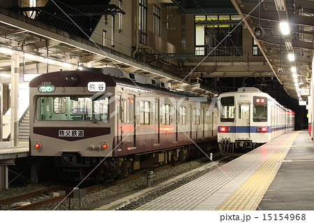 秩父鉄道1000系電車と東武800系（羽生駅） 15154968