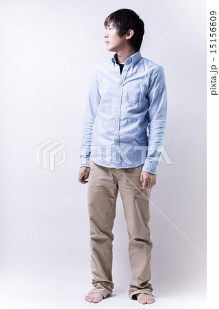 Male portrait casual whole body standing pose... - Stock Photo [21855815] -  PIXTA