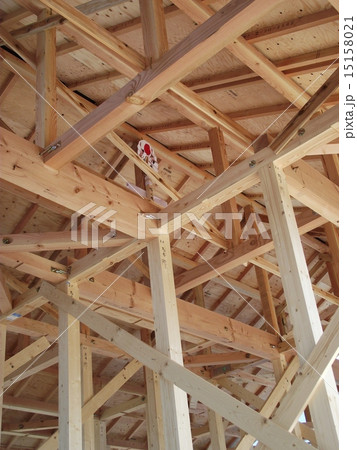 小屋組みが終わり棟上げとなりました 小屋組みが終わり棟上げとなりました 15158021