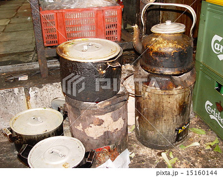 古びたヤカン・カマド(ハノイ/ベトナム) 古びたヤカン・カマド(ハノイ/ベトナム) 15160144