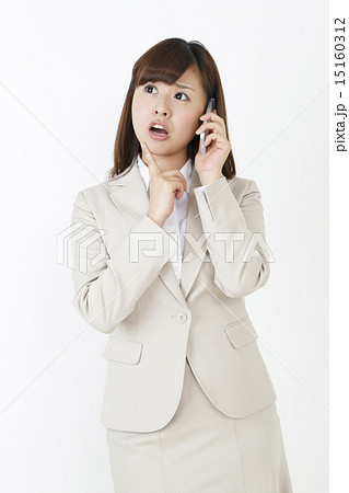 スマホで通話中の女性　　　　 15160312