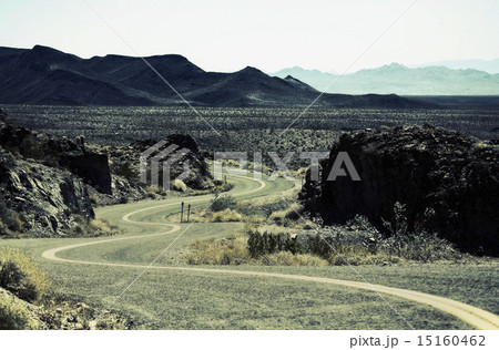 A highway winding through a valley. 15160462