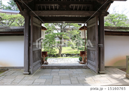 高野山の清浄心院の門 15160765