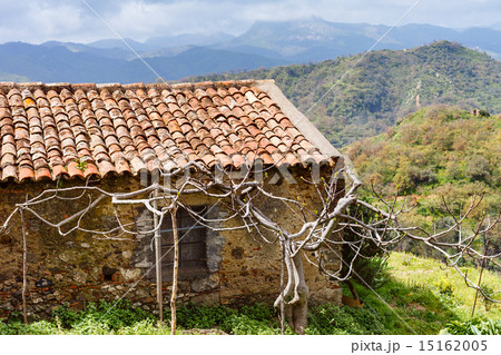 old abandoned country house in Sicilian mountains 15162005