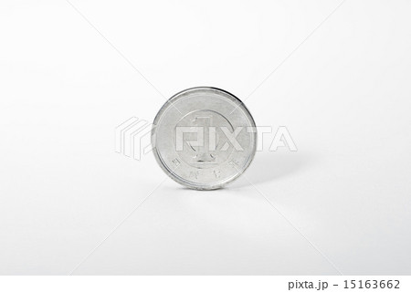 白背景に1円硬貨 15163662
