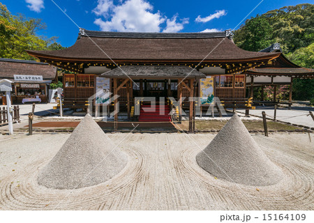 京都　上賀茂神社　立砂と細殿 15164109