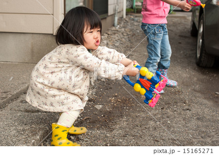 遊んでいる子供 15165271