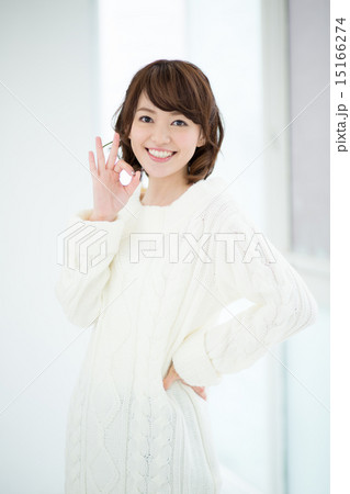 OKポーズの女性 15166274