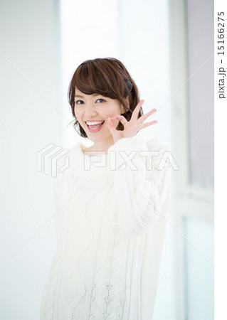 OKポーズの女性 15166275
