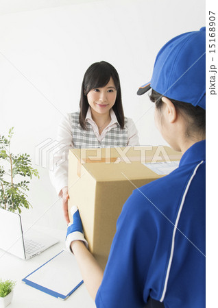 荷物受取り 15168907