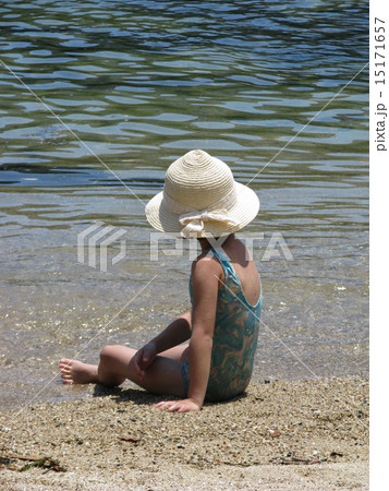 海辺の少女の写真素材