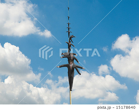 綱渡りするビジネスマンたち 綱渡りするビジネスマンたち 15178640