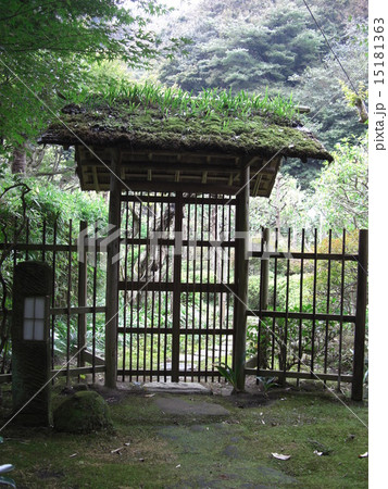 鎌倉・浄智寺の裏門(縦) 鎌倉・浄智寺の裏門(縦) 15181363