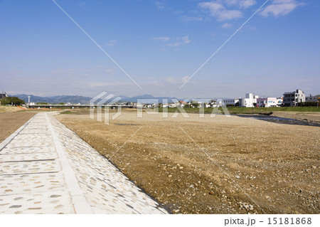 完工したばかりの河川工事 完工したばかりの河川工事 15181868