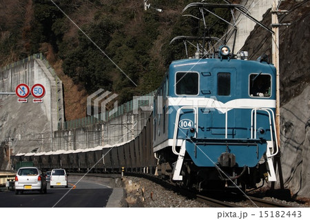 秩父鉄道を走る石灰輸送貨物列車 15182443
